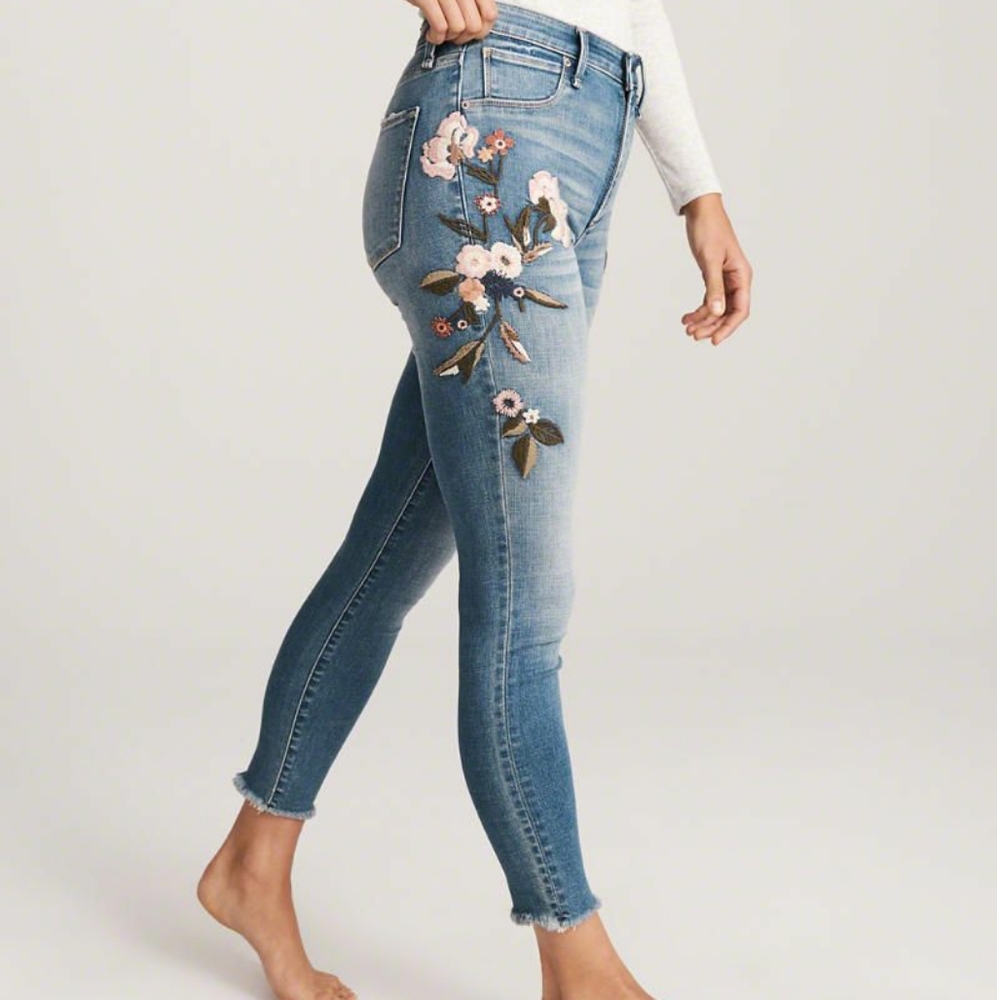 Abercrombie Embroidered Ankle Jeans Size 8R